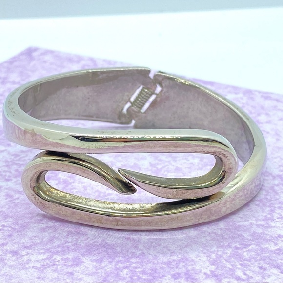 Vintage Silvertone Hinged Clamper Bracelet - Picture 3 of 6